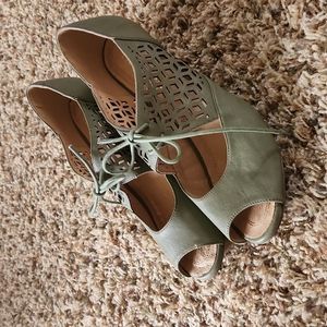 Never worn peep toe low heels